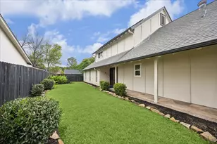 10602 Riverview Dr, Houston, TX 77042 - Photo 43