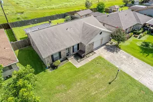 206 Kelly Ln, Baytown, TX 77521 - Photo 9