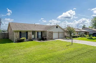 206 Kelly Ln, Baytown, TX 77521 - Photo 1