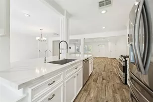 3607 Deal St, Houston, TX 77025 - Photo 9