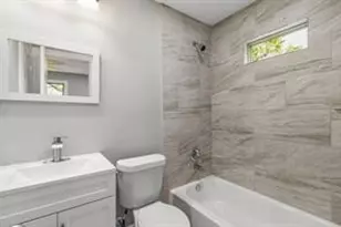 5210 Pickfair St, Houston, TX 77026 - Photo 17