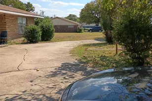 3200 Grady St, Forest Hill, TX 76119 - Photo 3