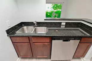 4515 Briar Hollow Pl Dr, Houston, TX 77027 - Photo 7