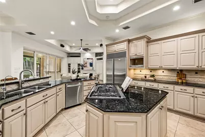 3 N Benton Woods Circle, The Woodlands, TX 77382 - Photo 17