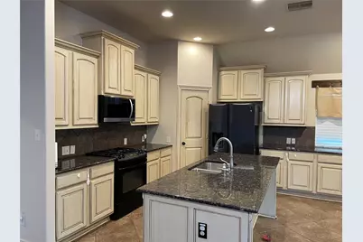 2801 Field Hollow Drive, Pearland, TX 77584 - Photo 9