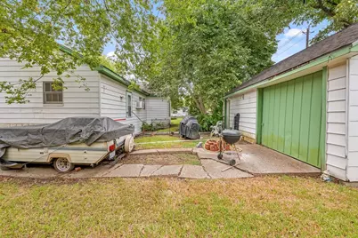 209 Schilling Street, Baytown, TX 77520 - Photo 11