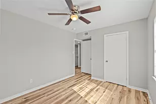 1927 Ave M 1/2, Galveston, TX 77550 - Photo 3