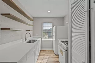 1927 Ave M 1/2, Galveston, TX 77550 - Photo 1