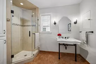 1902 Chimney Rock Rd, Houston, TX 77056 - Photo 25