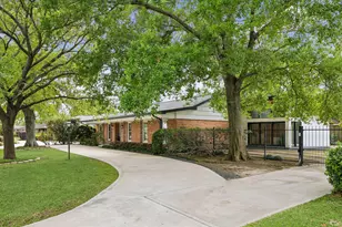 1902 Chimney Rock Rd, Houston, TX 77056 - Photo 17