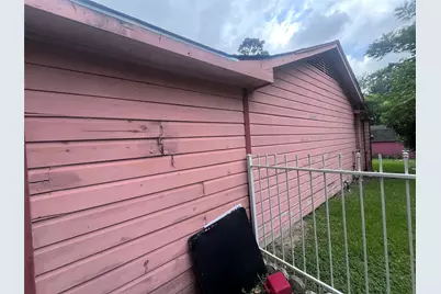 8018 Darlington Drive, Houston, TX 77028 - Photo 5