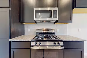 11821 E Gate Dr, Willis, TX 77318 - Photo 9