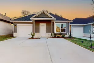 11821 E Gate Dr, Willis, TX 77318 - Photo 1