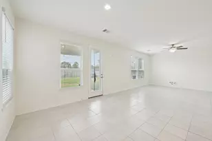 12130 Blooming Willow Dr, Tomball, TX 77377 - Photo 9