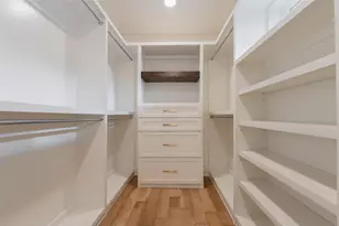 10506 Knoboak Dr, Houston, TX 77043 - Photo 17