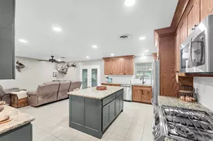 10922 Glen Oaks St, Beaumont, TX 77705 - Photo 19