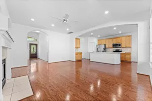 39 E Burberry Cir, The Woodlands, TX 77384 - Photo 9