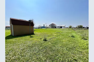 1080 N Monkhouse Drive, Crystal Beach, TX 77650 - Photo 7