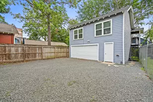 704 E 11th 1/2 St, Houston, TX 77008 - Photo 29