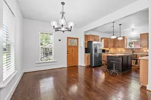 704 E 11th 1/2 St, Houston, TX 77008 - Photo 13
