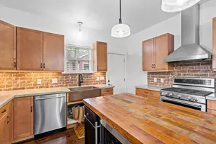 704 E 11th 1/2 St, Houston, TX 77008 - Photo 11