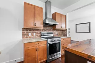 704 E 11th 1/2 St, Houston, TX 77008 - Photo 13