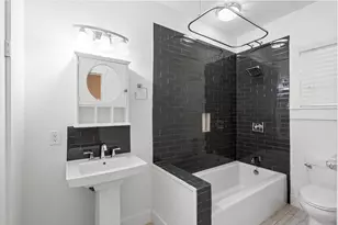 704 E 11th 1/2 St, Houston, TX 77008 - Photo 21