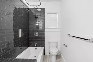 704 E 11th 1/2 St, Houston, TX 77008 - Photo 17