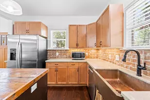 704 E 11th 1/2 St, Houston, TX 77008 - Photo 15