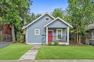 704 E 11th 1/2 St, Houston, TX 77008 - Photo 3