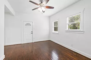 704 E 11th 1/2 St, Houston, TX 77008 - Photo 19