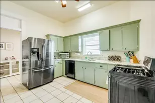 1628 17th, Galveston, TX 77550 - Photo 9