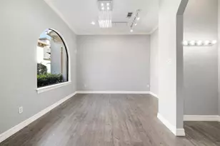 12832 Willow Centre Dr, Houston, TX 77066 - Photo 11