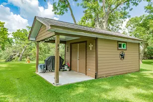 349 Pecan Estates Rd, Angleton, TX 77515 - Photo 9