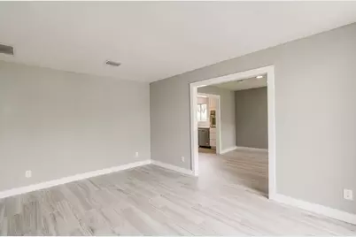 10827 Tupper Lake Drive, Houston, TX 77042 - Photo 7