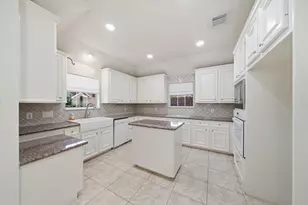 515 Pine Ridge Ct, Friendswood, TX 77546 - Photo 11