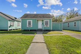 915 4th Ave N, Texas City, TX 77590 - Photo 1