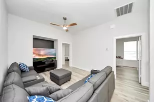 7314 Iwo Jima Rd, Houston, TX 77033 - Photo 19