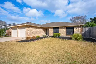 2010 Victoria Ct, League City, TX 77573 - Photo 3