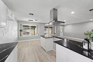 6618 Castleview Ln, Houston, TX 77489 - Photo 11