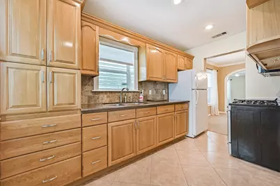 4817 Alamo Drive, Galveston, TX 77551 - Photo 21