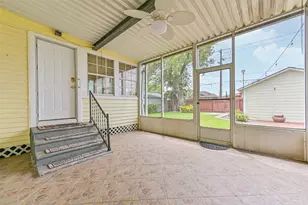 4817 Alamo Dr, Galveston, TX 77551 - Photo 9