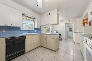 8022 Stroud Dr, Houston, TX 77036 - Photo 17
