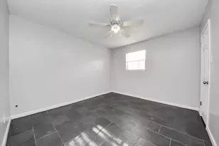 2004 Manor St, Dayton, TX 77535 - Photo 17