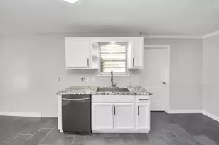 2004 Manor St, Dayton, TX 77535 - Photo 9