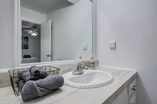 5542 Holly St, Houston, TX 77081 - Photo 9