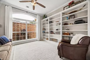 1831 Shadow Lake Dr, Sugar Land, TX 77479 - Photo 5