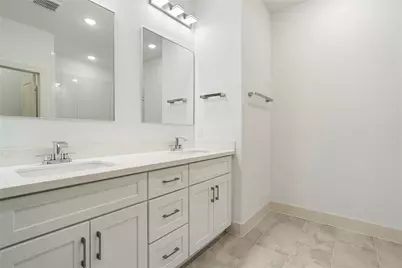 5629 Malmedy Road, Houston, TX 77033 - Photo 11