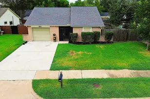 14018 Panhandle Dr, Sugar Land, TX 77498 - Photo 3
