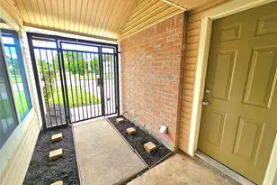 14018 Panhandle Dr, Sugar Land, TX 77498 - Photo 11